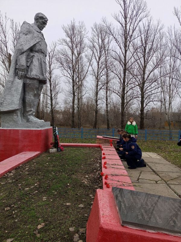 Почтим память героев. В предверии Дня неизвестного солдата — особенной даты, наполненной глубокими чувствами благодарности и уважения ко всем, кто отдал свою жизнь за свободу нашей Родины