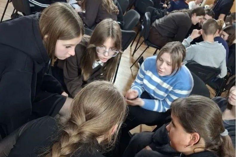 Слово – это целый мир. В клубе интеллектуальных игр «Эрудит» прошла муниципальная интеллектуальная игра «Знатокиада – 2025» Слово – это целый мир. В клубе интеллектуальных игр «Эрудит» прошла муниципальная интеллектуальная игра «Знатокиада – 2025»