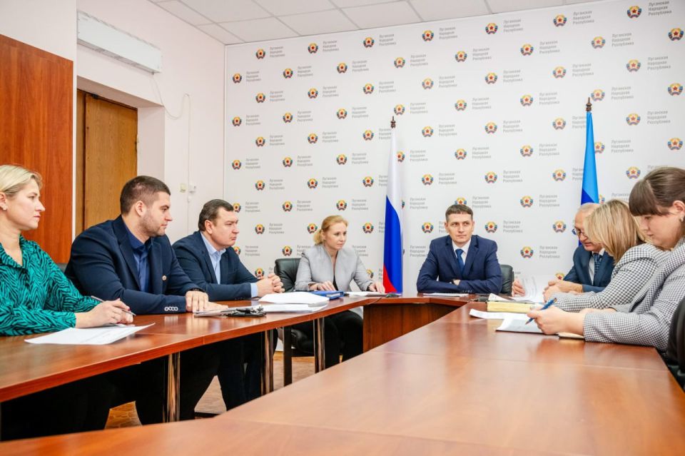 В Администрации Главы ЛНР объявили НКО-победителей конкурса на предоставление грантов В Администрации Главы ЛНР объявили НКО-победителей конкурса на предоставление грантов