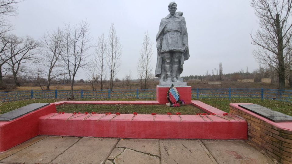 Почтим память героев. В предверии Дня неизвестного солдата — особенной даты, наполненной глубокими чувствами благодарности и уважения ко всем, кто отдал свою жизнь за свободу нашей Родины Почтим память героев. В предверии Дня неизвестного солдата — особенной даты, наполненной глубокими чувствами благодарности и уважения ко всем, кто отдал свою жизнь за свободу нашей Родины