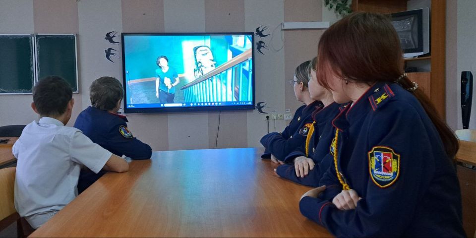 В рамках концепции "Луганский характер " и реализации Всероссийского проекта «Киноуроки в школах России» 1 декабря для отряда "Монолит " 8-А класса "Станично-Луганской средней школы имени Грекова П.М." был показан фильм... В рамках концепции "Луганский характер " и реализации Всероссийского проекта «Киноуроки в школах России» 1 декабря для отряда "Монолит " 8-А класса "Станично-Луганской средней школы имени Грекова П.М." был показан фильм...
