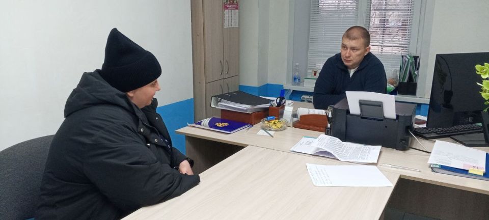 Секретарь Рубежанского местного отделения партии «Единая Россия» Евгений Шаталин провёл приём граждан в рамках декады, посвящённой 24-летию партии Секретарь Рубежанского местного отделения партии «Единая Россия» Евгений Шаталин провёл приём граждан в рамках декады, посвящённой 24-летию партии