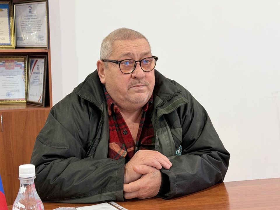 В 24-й день рождения «Единой России» Денис Мирошниченко провел приём граждан В 24-й день рождения «Единой России» Денис Мирошниченко провел приём граждан