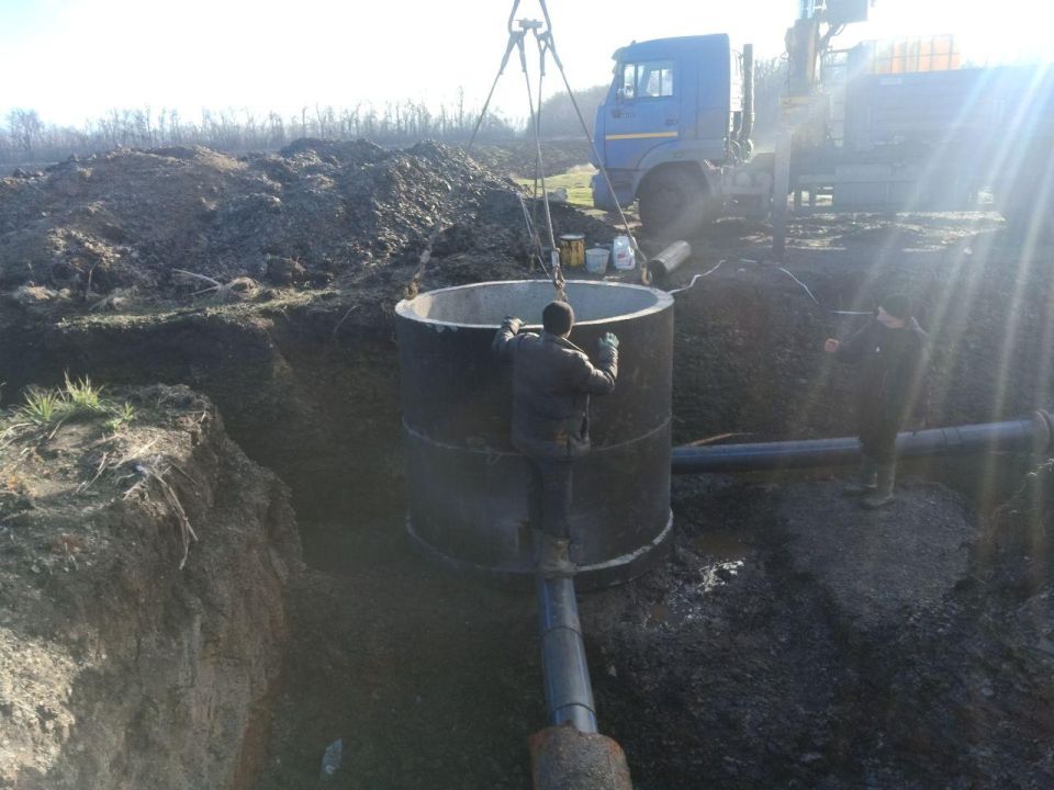 В Ровеньках продолжаются работы по капитальному ремонту водовода Курган – Новодарьевка силами региона-шефа В Ровеньках продолжаются работы по капитальному ремонту водовода Курган – Новодарьевка силами региона-шефа