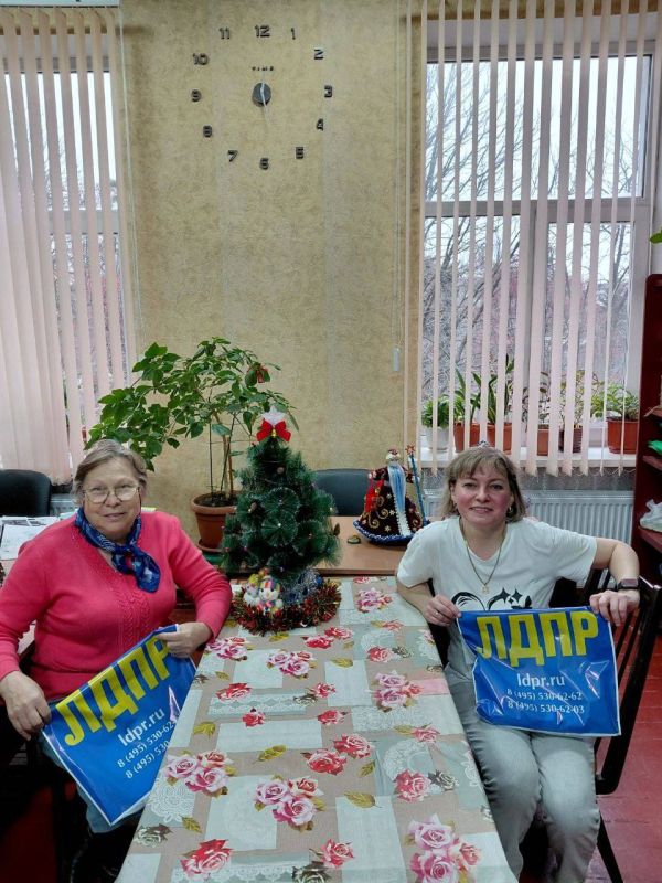 ТЕПЛО И ЗАБОТА ДЛЯ МАМ. Координатор Кировского МО ЛДПР Егор Свистухин вместе с активистами партии организовал трогательное поздравление для мам в детском учреждении «Синяя птица» ТЕПЛО И ЗАБОТА ДЛЯ МАМ. Координатор Кировского МО ЛДПР Егор Свистухин вместе с активистами партии организовал трогательное поздравление для мам в детском учреждении «Синяя птица»