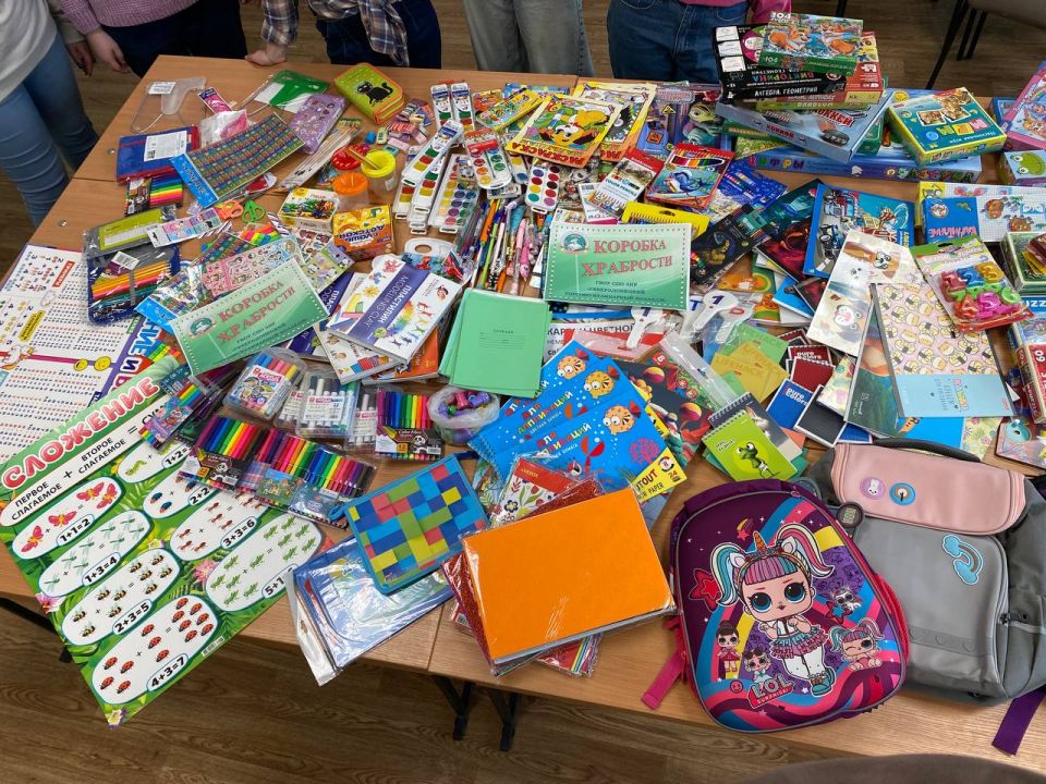 "Коробка храбрости": активисты, студенты и администрация дарят радость маленьким пациентам "Коробка храбрости": активисты, студенты и администрация дарят радость маленьким пациентам