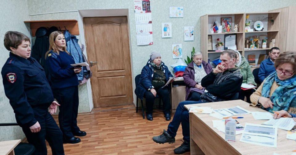 Обучение новому и любимые хобби объединяют посетителей центров общения старшего поколения ЛНР Обучение новому и любимые хобби объединяют посетителей центров общения старшего поколения ЛНР