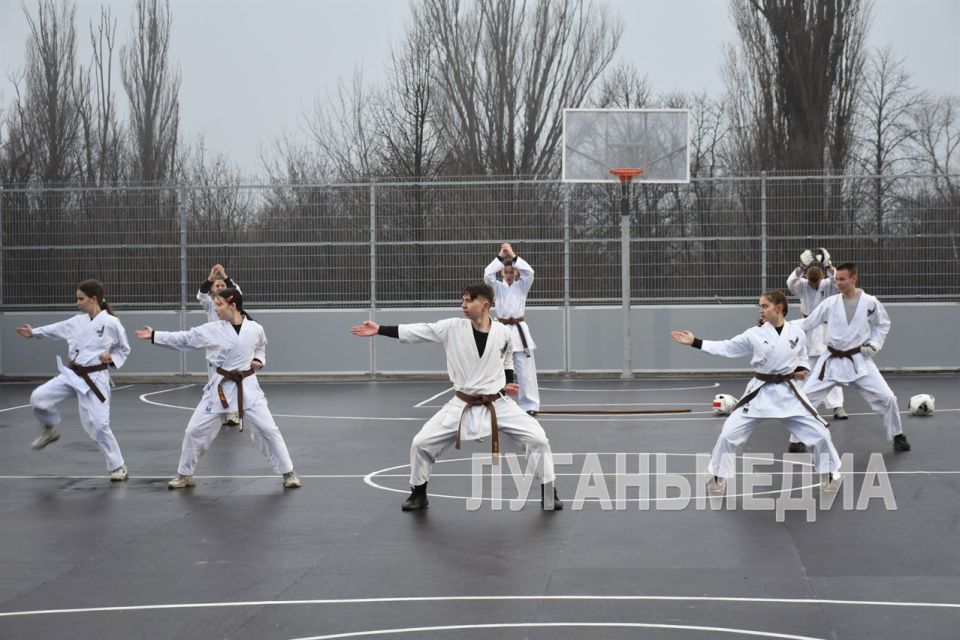 В Лутугино в рамках федерального проекта «Развитие физической культуры и массового спорта» состоялось торжественное открытие физкультурно-оздоровительного комплекса открытого типа (ФОКОТ) В Лутугино в рамках федерального проекта «Развитие физической культуры и массового спорта» состоялось торжественное открытие физкультурно-оздоровительного комплекса открытого типа (ФОКОТ)