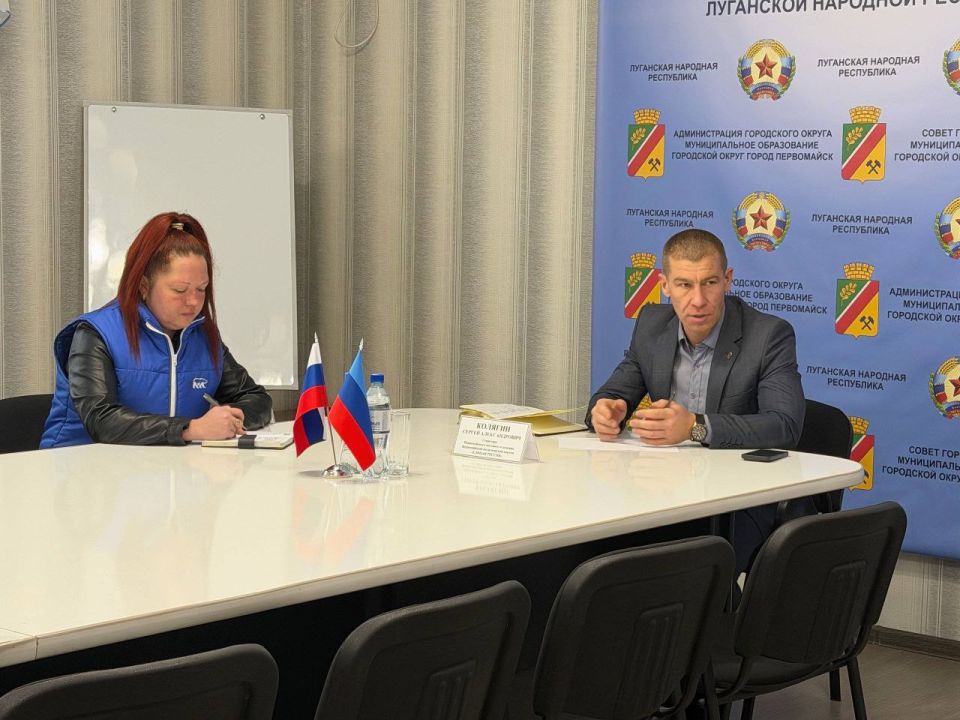 Сергей Колягин: В рамках Декады приемов граждан, приуроченной к 24-летию Всероссийской политической партии «Единая Россия», сегодня провел личный прием граждан, в ходе которого встретился с коллективом жильцов... Сергей Колягин: В рамках Декады приемов граждан, приуроченной к 24-летию Всероссийской политической партии «Единая Россия», сегодня провел личный прием граждан, в ходе которого встретился с коллективом жильцов...
