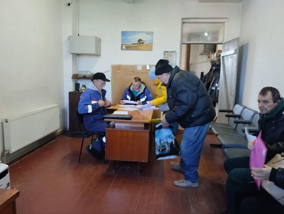 Работа в сельских населённых пунктах нашего округа продолжается! Работа в сельских населённых пунктах нашего округа продолжается!