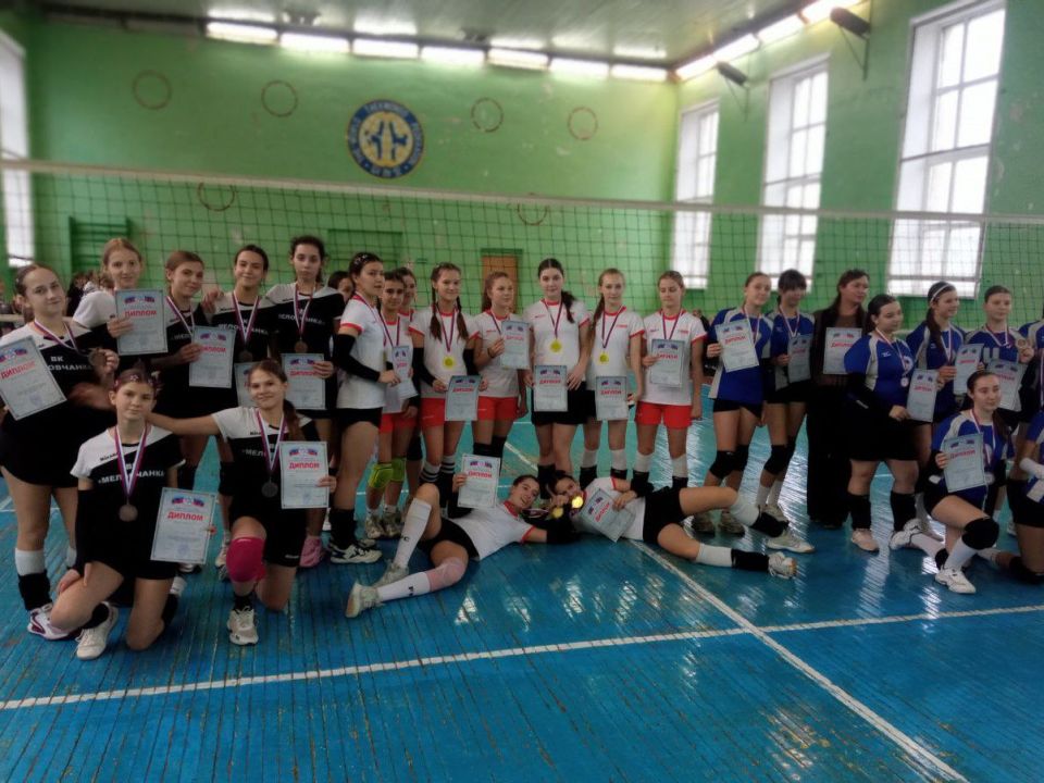 На прошлой неделе в г. Луганск состоялся республиканский турнир по волейболу среди девушек 2010-2011г.р На прошлой неделе в г. Луганск состоялся республиканский турнир по волейболу среди девушек 2010-2011г.р