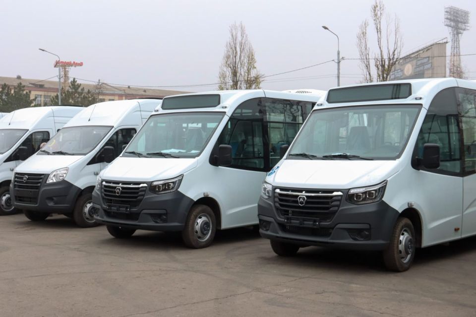 Альберт Апшев: Вторая партия новых автобусов прибыла в Луганскую Народную Республику в рамках Программы социально-экономического развития Альберт Апшев: Вторая партия новых автобусов прибыла в Луганскую Народную Республику в рамках Программы социально-экономического развития