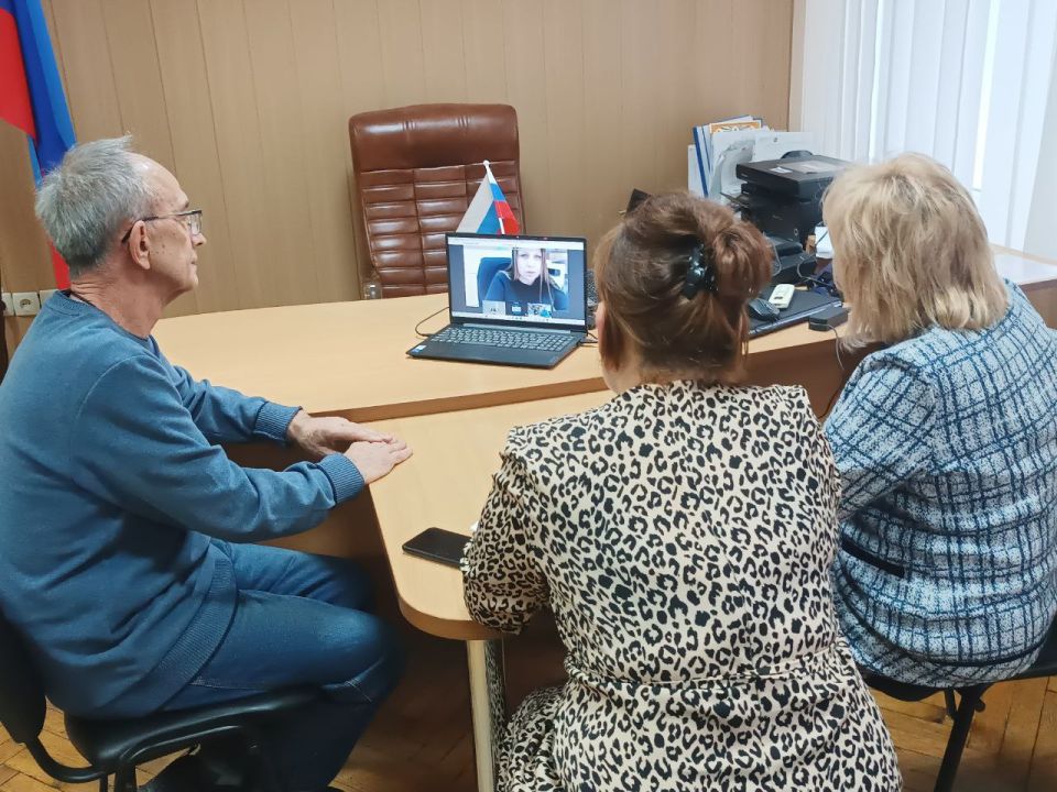 Депутат Госдумы Алексей Волоцков ответил на вопросы жителей Станицы Луганской Депутат Госдумы Алексей Волоцков ответил на вопросы жителей Станицы Луганской