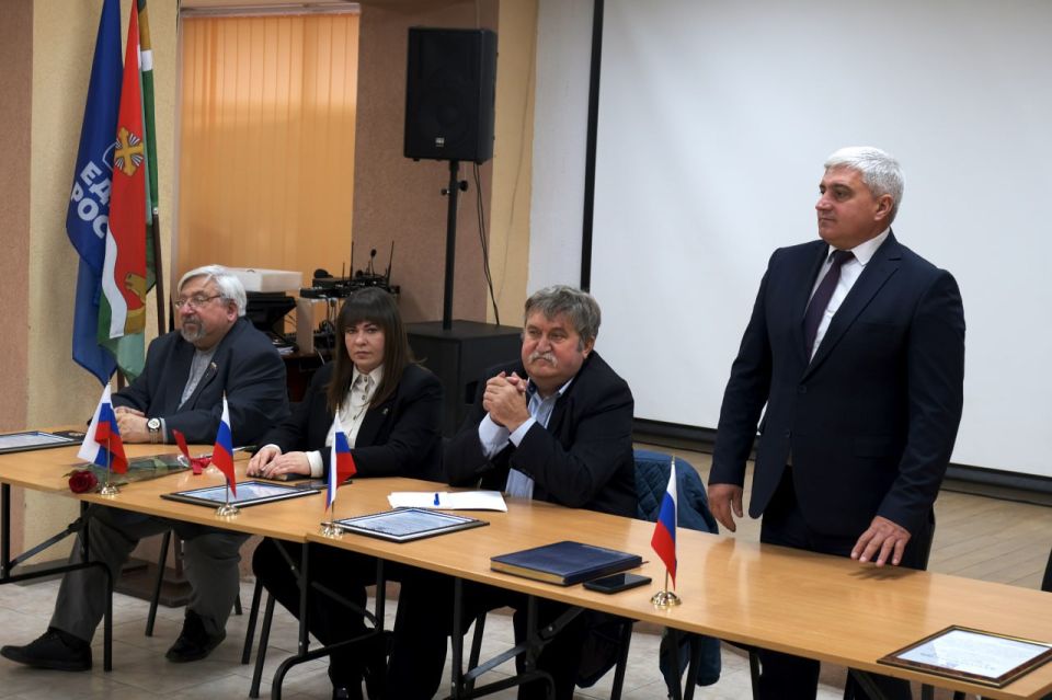 Сегодня в Беловодском муниципальном округе прошло очередное аппаратное совещание, на котором обсудили текущие вопросы развития муниципалитета и подвели итоги работы за прошедшую неделю Сегодня в Беловодском муниципальном округе прошло очередное аппаратное совещание, на котором обсудили текущие вопросы развития муниципалитета и подвели итоги работы за прошедшую неделю