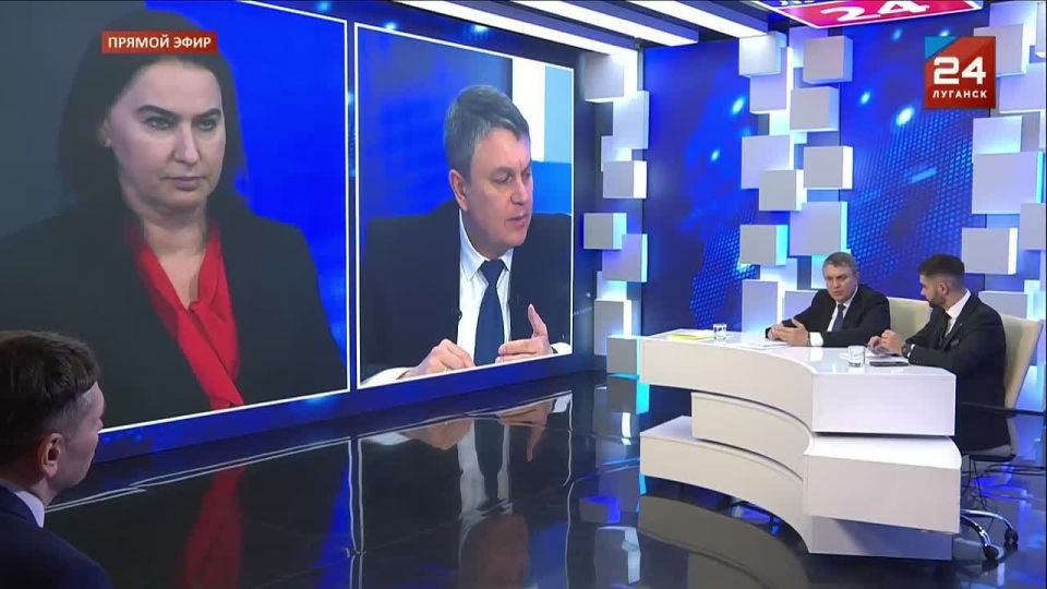 Леонид Пасечник анонсировал появление новых стоянок, в том числе многоуровневых и подчеркнул, что в строящихся больших жилых комплексах будут предусмотрены парковочные места