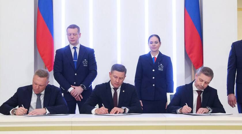 Современный реабилитационный центр для ветеранов СВО появится в ЛНР, соответствующее трехстороннее соглашение о сотрудничестве с госкорпорацией «Ростех» и государственным фондом «Защитники Отечества» сегодня в Москве...