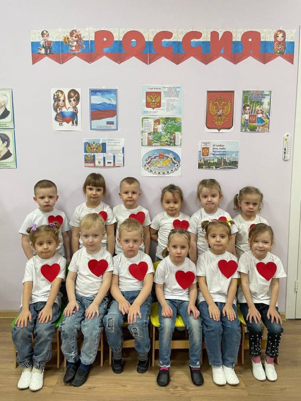В детском саду "Рябинушка" отметили День Государственного герба Российской Федерации В детском саду "Рябинушка" отметили День Государственного герба Российской Федерации
