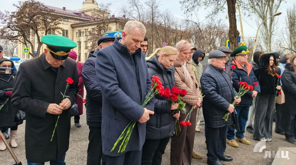 Луганчане почтили память ликвидаторов последствий аварии на ЧАЭС Луганчане почтили память ликвидаторов последствий аварии на ЧАЭС