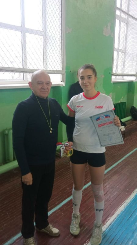 Команда Лутугинской спортивной школы забрала золото на Республиканском турнире по волейболу Команда Лутугинской спортивной школы забрала золото на Республиканском турнире по волейболу