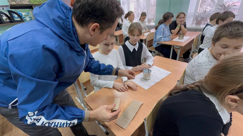 Активисты «Единой России» отмечают день рождения партии добрыми делами Активисты «Единой России» отмечают день рождения партии добрыми делами