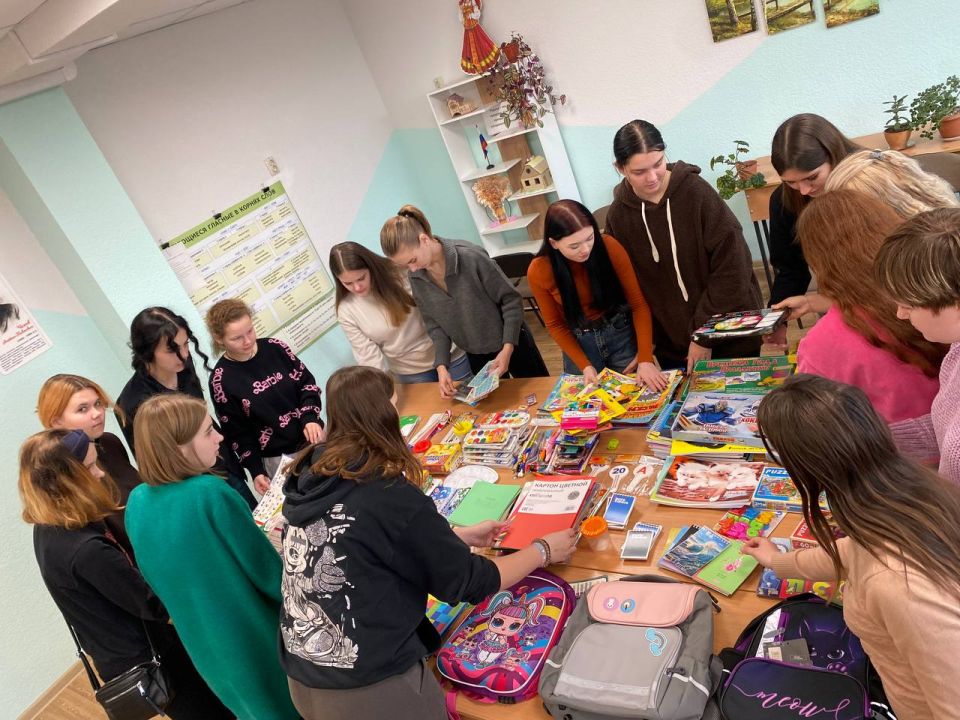 "Коробка храбрости": активисты, студенты и администрация дарят радость маленьким пациентам "Коробка храбрости": активисты, студенты и администрация дарят радость маленьким пациентам