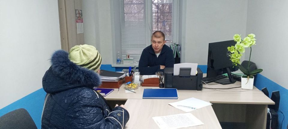 Секретарь Рубежанского местного отделения партии «Единая Россия» Евгений Шаталин провёл приём граждан в рамках декады, посвящённой 24-летию партии Секретарь Рубежанского местного отделения партии «Единая Россия» Евгений Шаталин провёл приём граждан в рамках декады, посвящённой 24-летию партии