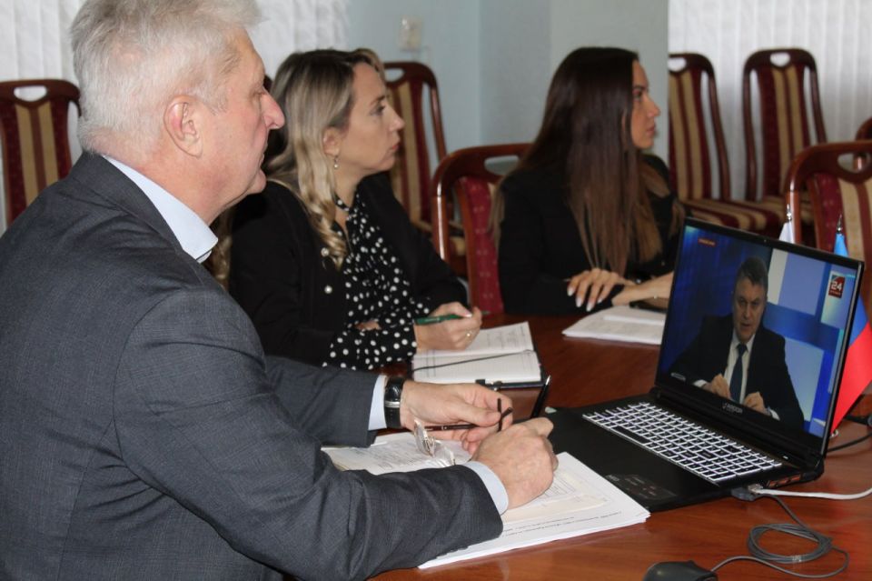 Сергей Козенко: Прямая линия с Главой Луганской Народной Республики Леонидом Ивановичем Пасечником стала важной площадкой для диалога власти и народа Сергей Козенко: Прямая линия с Главой Луганской Народной Республики Леонидом Ивановичем Пасечником стала важной площадкой для диалога власти и народа