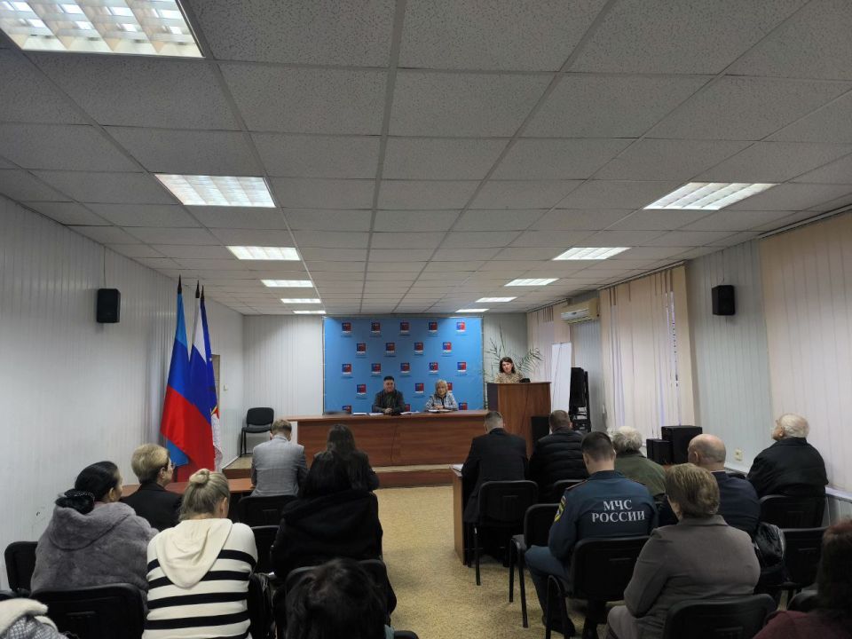 Альберт Зинченко: Сегодня совместно с председателем Совета Станично-Луганского муниципального округа Татьяной Пономаревой провели аппаратное совещание с руководителями структурных подразделений, учреждений и предприятий... Альберт Зинченко: Сегодня совместно с председателем Совета Станично-Луганского муниципального округа Татьяной Пономаревой провели аппаратное совещание с руководителями структурных подразделений, учреждений и предприятий...