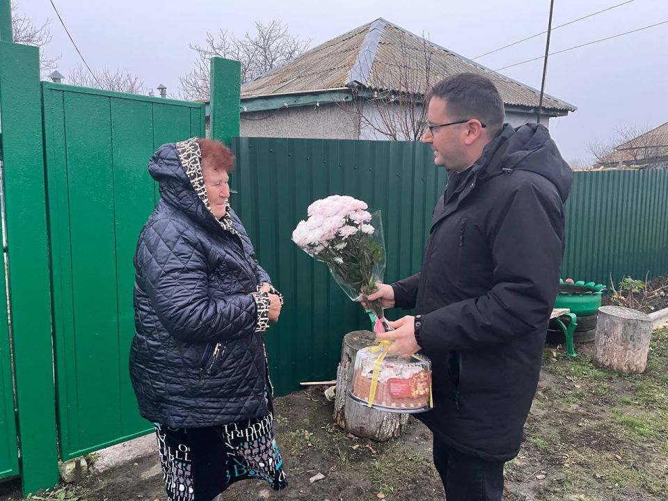 Цветы для тех, кто подарил жизнь героям: Поздравление матерей погибших участников СВО с Днем матери Цветы для тех, кто подарил жизнь героям: Поздравление матерей погибших участников СВО с Днем матери