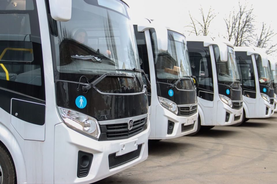 Альберт Апшев: Вторая партия новых автобусов прибыла в Луганскую Народную Республику в рамках Программы социально-экономического развития Альберт Апшев: Вторая партия новых автобусов прибыла в Луганскую Народную Республику в рамках Программы социально-экономического развития