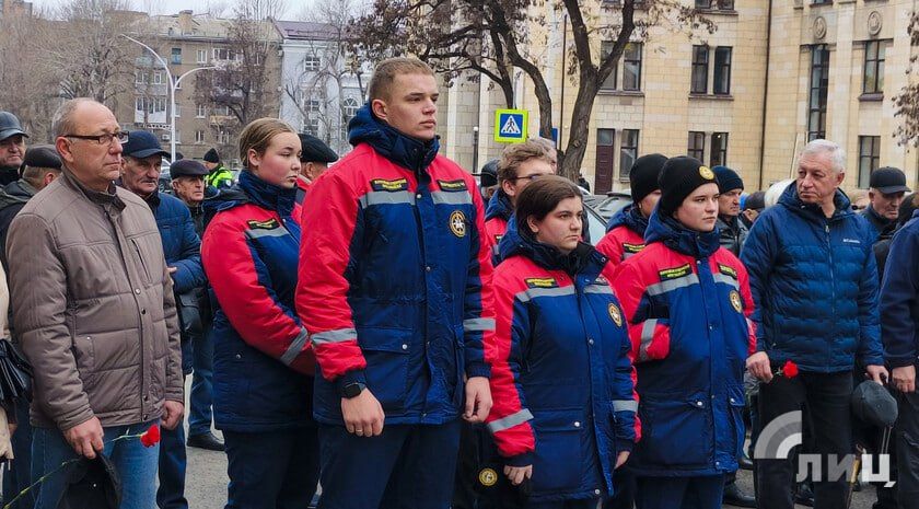 Луганчане почтили память ликвидаторов последствий аварии на ЧАЭС Луганчане почтили память ликвидаторов последствий аварии на ЧАЭС