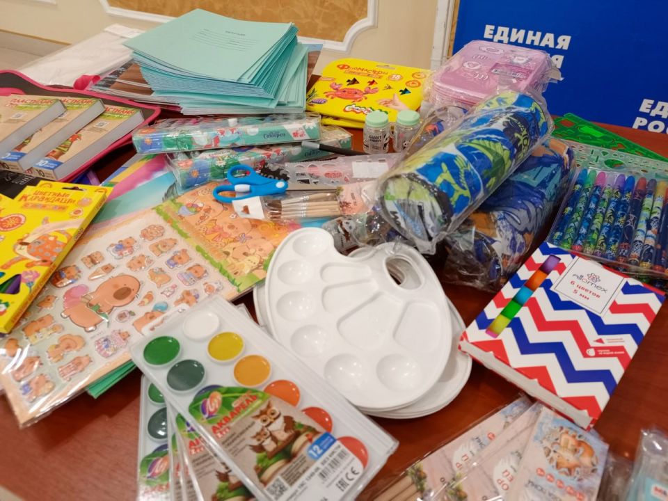 "Коробка храбрости": активисты, студенты и администрация дарят радость маленьким пациентам "Коробка храбрости": активисты, студенты и администрация дарят радость маленьким пациентам