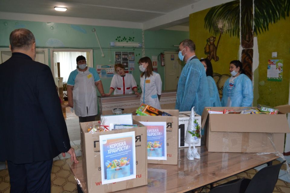 К маленьким героям из Лутугино, Брянки и Новопскова приехала «Коробка храбрости» К маленьким героям из Лутугино, Брянки и Новопскова приехала «Коробка храбрости»