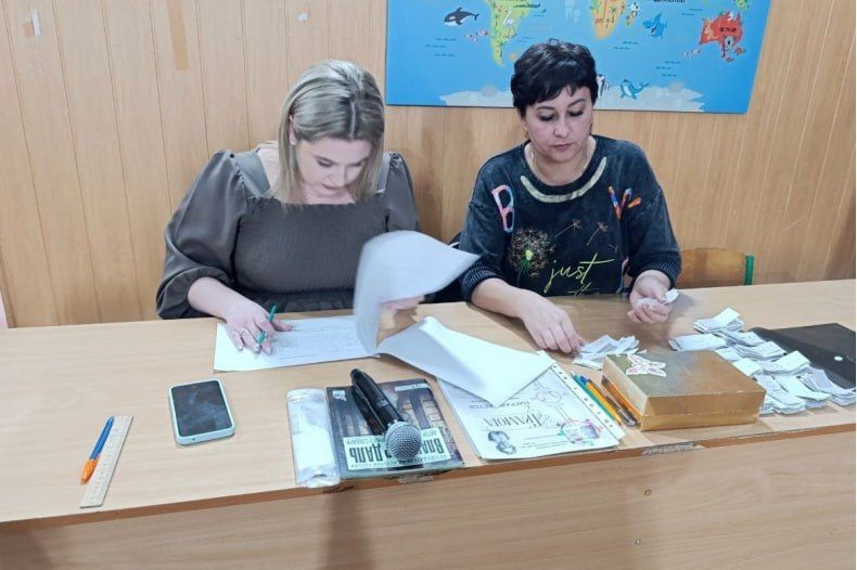 Слово – это целый мир. В клубе интеллектуальных игр «Эрудит» прошла муниципальная интеллектуальная игра «Знатокиада – 2025» Слово – это целый мир. В клубе интеллектуальных игр «Эрудит» прошла муниципальная интеллектуальная игра «Знатокиада – 2025»