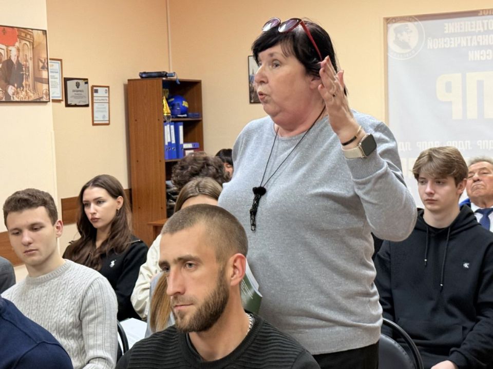 Галина Дуброва: В Луганском региональном отделении ЛДПР в рамках проекта «Открытый диалог с ЛДПР» состоялся круглый стол на тему: «Региональная экономика Луганской Народной Республики: вызовы восстановления и пути роста» Галина Дуброва: В Луганском региональном отделении ЛДПР в рамках проекта «Открытый диалог с ЛДПР» состоялся круглый стол на тему: «Региональная экономика Луганской Народной Республики: вызовы восстановления и пути роста»