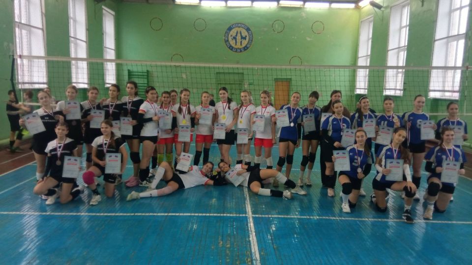 Команда Лутугинской спортивной школы забрала золото на Республиканском турнире по волейболу Команда Лутугинской спортивной школы забрала золото на Республиканском турнире по волейболу
