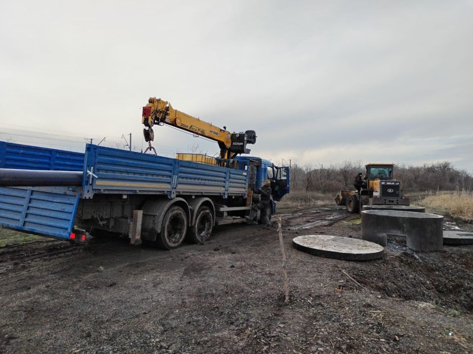 В Ровеньках продолжаются работы по капитальному ремонту водовода Курган – Новодарьевка силами региона-шефа В Ровеньках продолжаются работы по капитальному ремонту водовода Курган – Новодарьевка силами региона-шефа