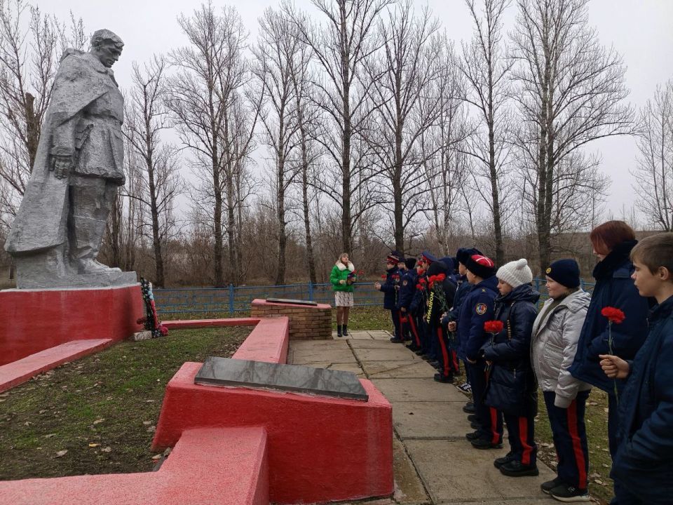 Почтим память героев. В предверии Дня неизвестного солдата — особенной даты, наполненной глубокими чувствами благодарности и уважения ко всем, кто отдал свою жизнь за свободу нашей Родины Почтим память героев. В предверии Дня неизвестного солдата — особенной даты, наполненной глубокими чувствами благодарности и уважения ко всем, кто отдал свою жизнь за свободу нашей Родины