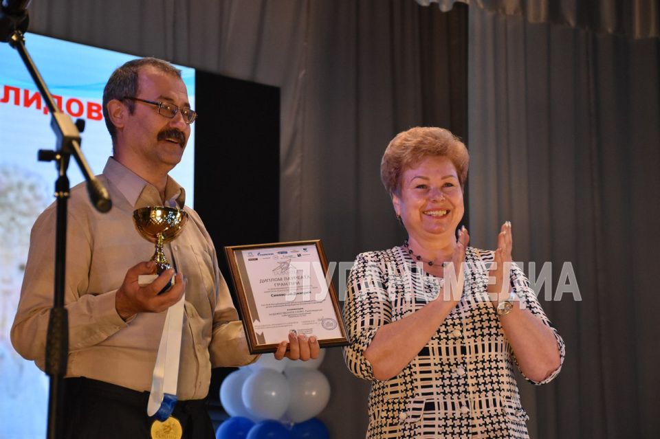 В Алчевском отделении Республиканского центра социальной реабилитации детей-инвалидов «Возрождение» в пятнадцатый раз состоялась торжественная церемония вручения ежегодной премии «Путь к успеху» В Алчевском отделении Республиканского центра социальной реабилитации детей-инвалидов «Возрождение» в пятнадцатый раз состоялась торжественная церемония вручения ежегодной премии «Путь к успеху»