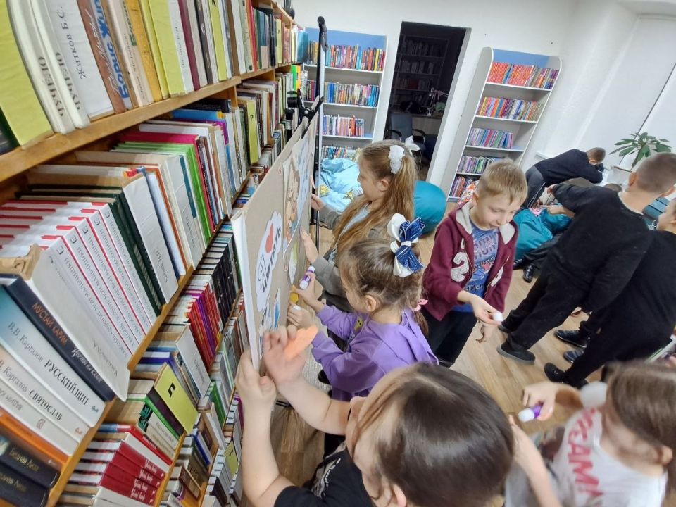 В Лутугинской библиотеке для детей завершилась акция «Мамочка моя, я читаю для тебя» В Лутугинской библиотеке для детей завершилась акция «Мамочка моя, я читаю для тебя»