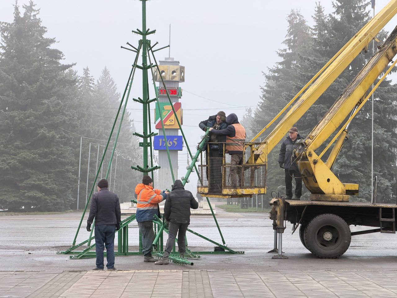 Сергей Колягин: Зима уже вступила в свои права, а это значит, что для сотрудников Муниципального унитарного предприятия «Комбинат коммунальных услуг города Первомайска» настало время подготавливать наш любимый город к...