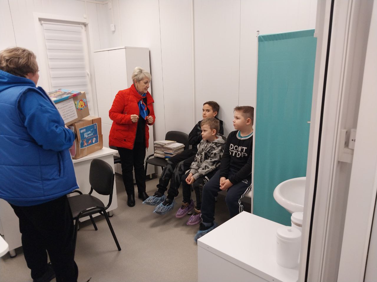 Единороссы передали для детей призы за смелость в лечебные учреждения Славяносербщины Единороссы передали для детей призы за смелость в лечебные учреждения Славяносербщины