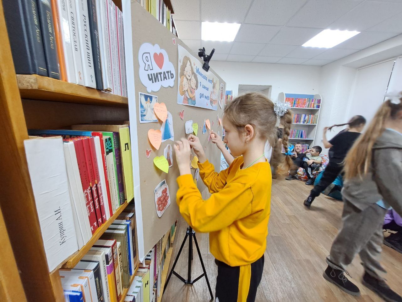 В Лутугинской библиотеке для детей завершилась акция «Мамочка моя, я читаю для тебя» В Лутугинской библиотеке для детей завершилась акция «Мамочка моя, я читаю для тебя»