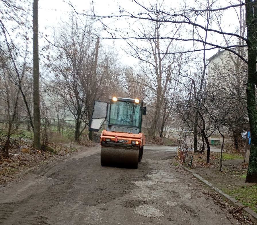 Коммунальные службы проводят работы на территории города Коммунальные службы проводят работы на территории города