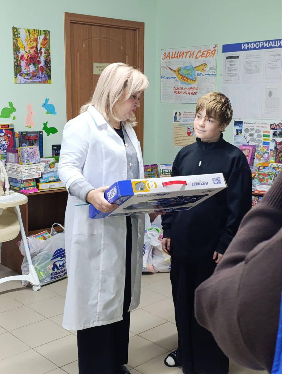 2 декабря 2025 года в педиатрическом соматическом отделение ГБУЗ «АЦМИР» ЛНР состоялось мероприятия в рамках акции Единой России «Коробка Храбрости».Стало доброй традицией участие неравнодушных граждан нашего города в судьбе... 2 декабря 2025 года в педиатрическом соматическом отделение ГБУЗ «АЦМИР» ЛНР состоялось мероприятия в рамках акции Единой России «Коробка Храбрости».Стало доброй традицией участие неравнодушных граждан нашего города в судьбе...