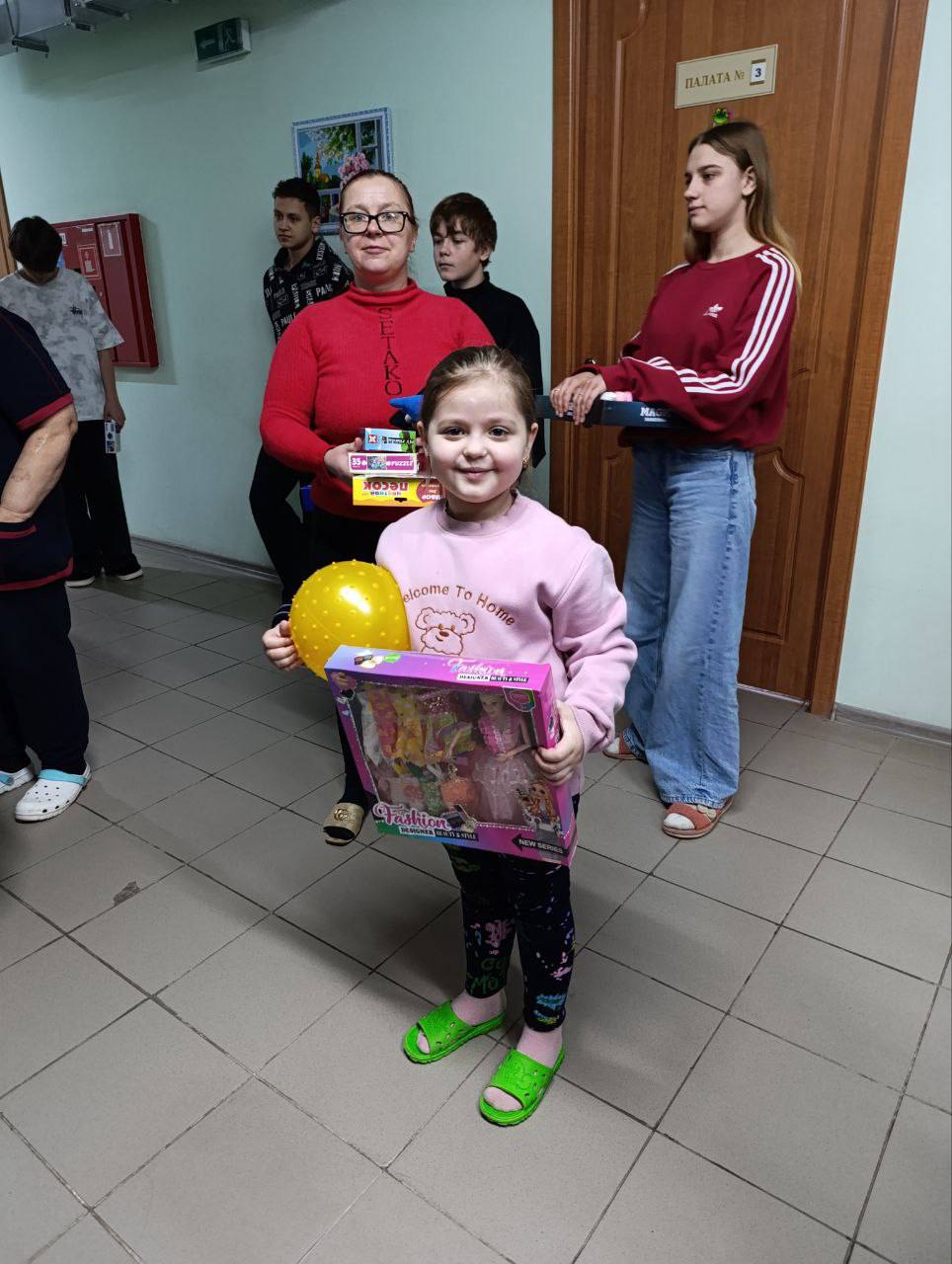 2 декабря 2025 года в педиатрическом соматическом отделение ГБУЗ «АЦМИР» ЛНР состоялось мероприятия в рамках акции Единой России «Коробка Храбрости».Стало доброй традицией участие неравнодушных граждан нашего города в судьбе... 2 декабря 2025 года в педиатрическом соматическом отделение ГБУЗ «АЦМИР» ЛНР состоялось мероприятия в рамках акции Единой России «Коробка Храбрости».Стало доброй традицией участие неравнодушных граждан нашего города в судьбе...