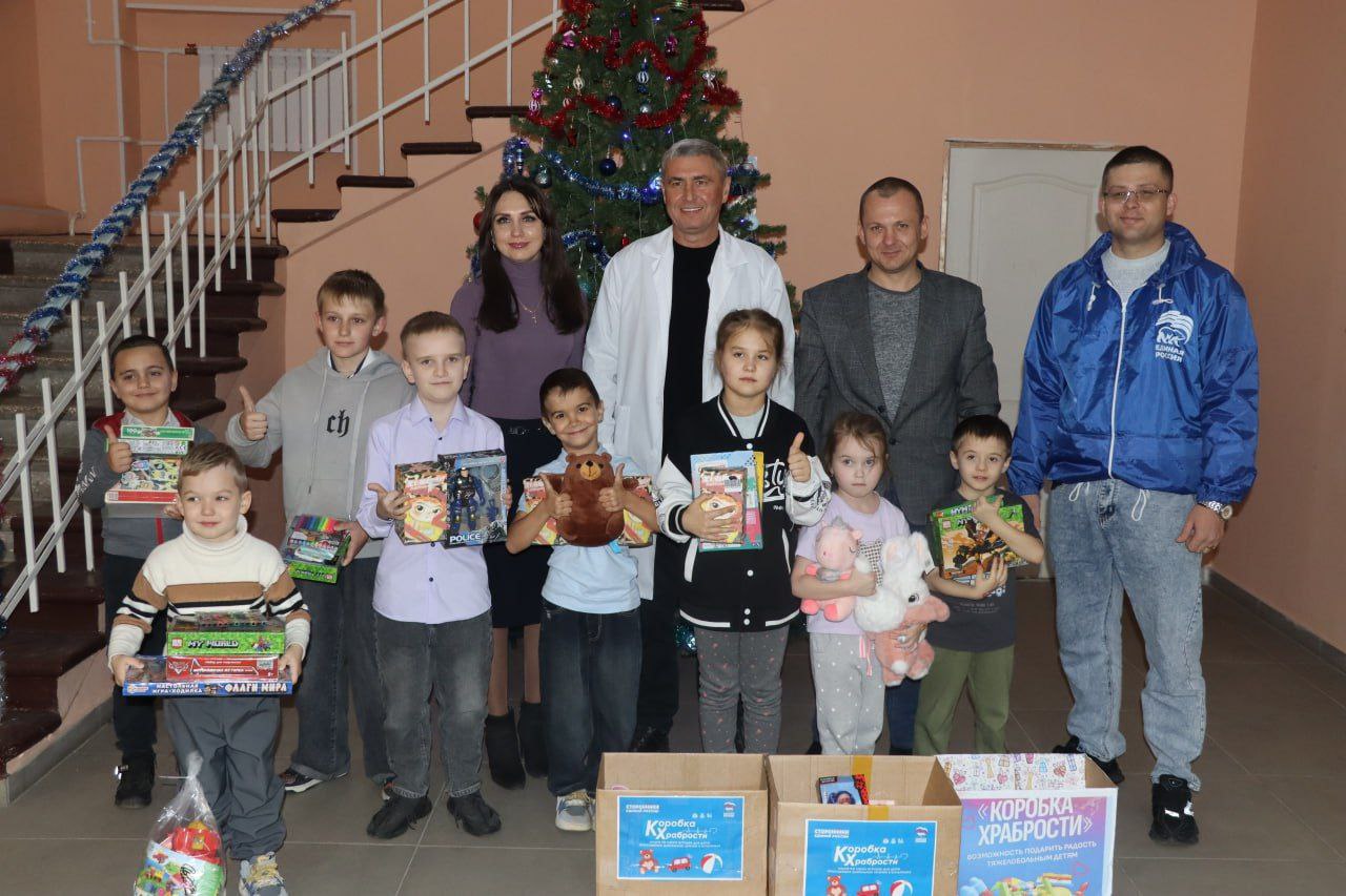 Призы за смелость получили юные северодончане в рамках Всероссийской благотворительной акции «Коробка храбрости», инициированной партией «ЕДИНАЯ РОССИЯ»