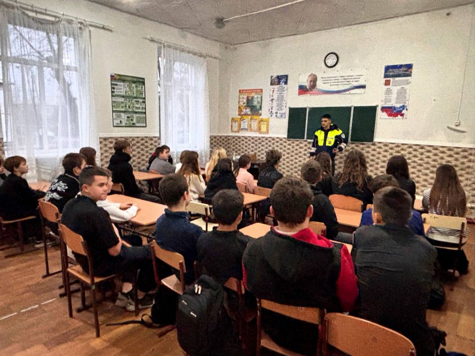 Безопасность на дороге – наш приоритет! Встреча с инспектором ДПС! Безопасность на дороге – наш приоритет! Встреча с инспектором ДПС!