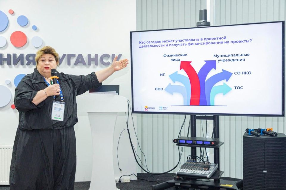 Представители органов местного самоуправления ЛНР прошли обучение по программе "Управление политической повесткой на муниципальном уровне" Представители органов местного самоуправления ЛНР прошли обучение по программе "Управление политической повесткой на муниципальном уровне"