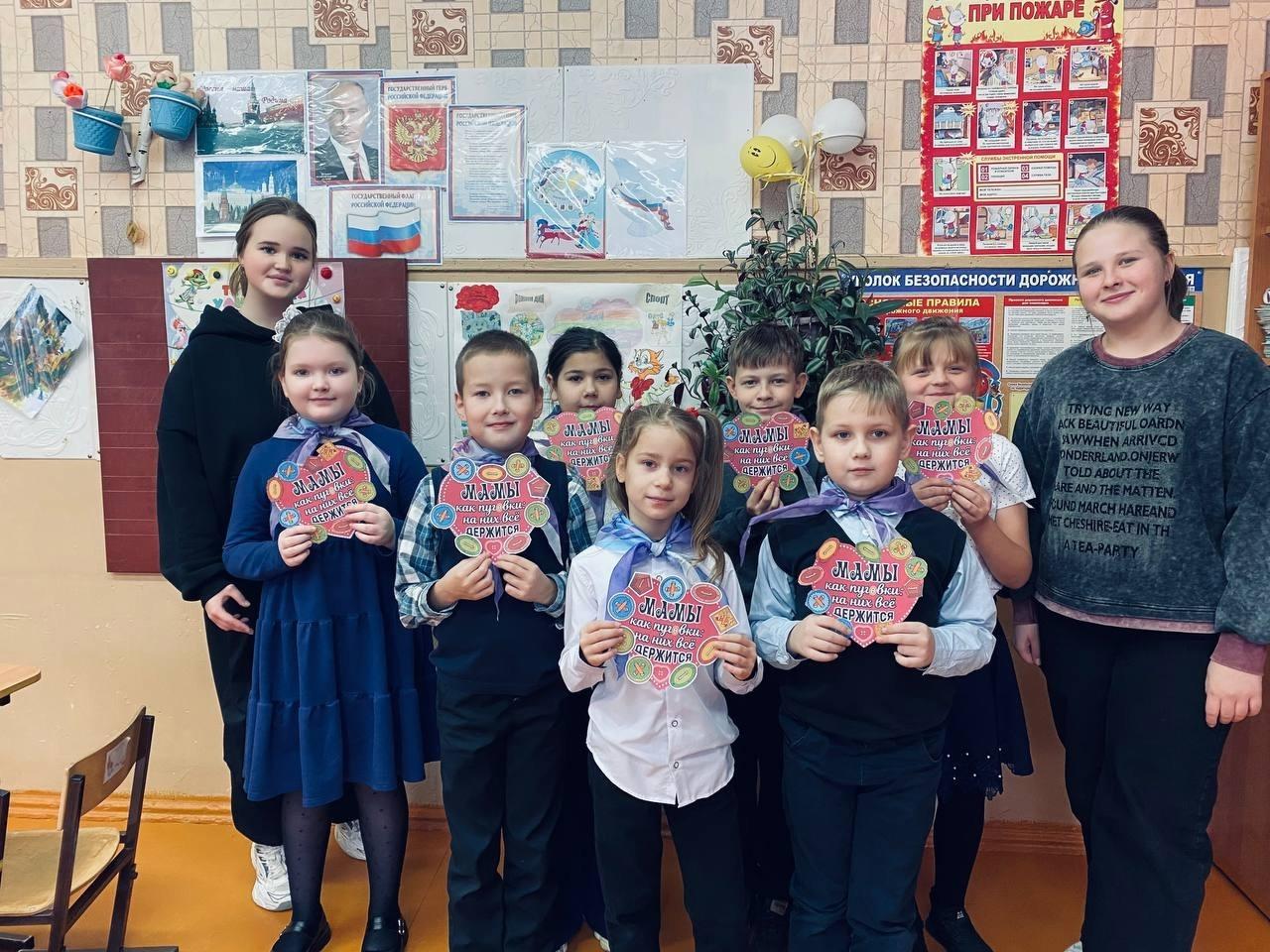 Буйские и меловские школьники провели совместную акцию ко Дню матери Буйские и меловские школьники провели совместную акцию ко Дню матери